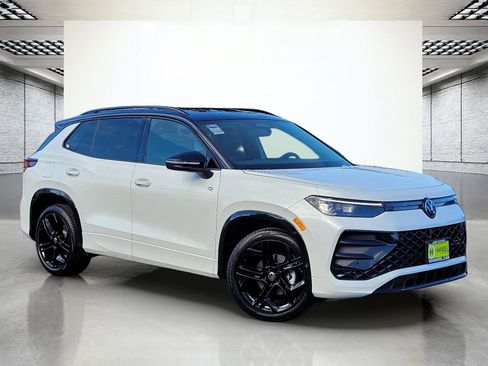 New 2026 Volkswagen Tiguan SE R-Line FWD image 2