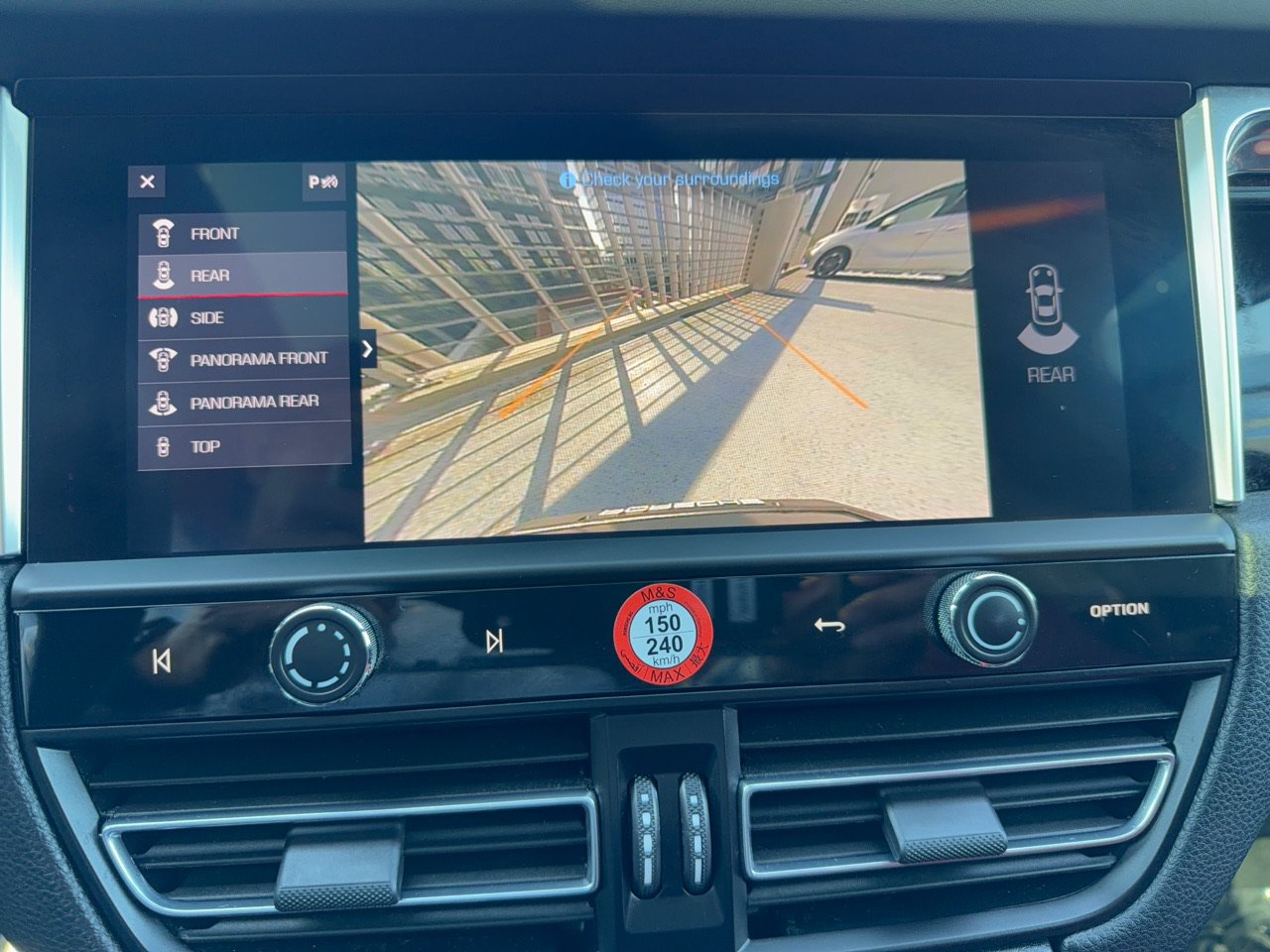 Certified 2023 Porsche Macan AWD/4WD image 24