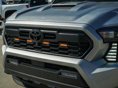 Used 2025 Toyota Tacoma TRD Sport w/ TRD Sport Premium Package RWD image 12