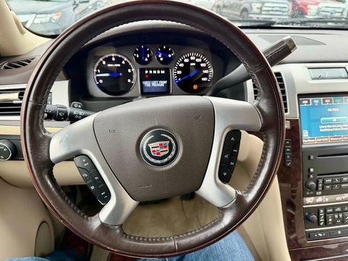 Used 2007 Cadillac Escalade Luxury w/ Information Package image 11