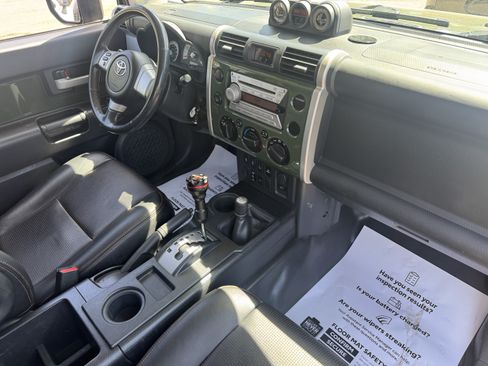 Used 2010 Toyota FJ Cruiser 4WD image 28