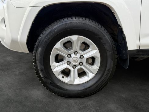 Used 2019 Toyota 4Runner SR5 AWD/4WD image 4
