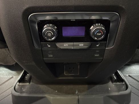 New 2026 Chevrolet Suburban Z71 image 33