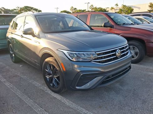 Used 2023 Volkswagen Tiguan SE FWD image 2
