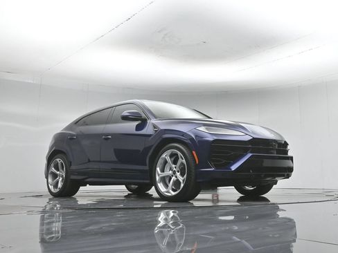 Used 2026 Lamborghini Urus SE AWD/4WD image 2