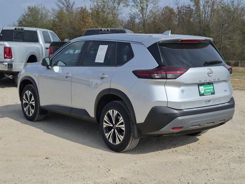 Used 2022 Nissan Rogue SV FWD image 5