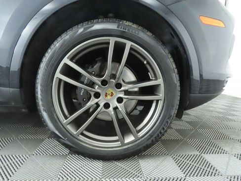 Used 2020 Porsche Cayenne image 34