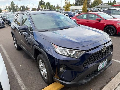 Used 2020 Toyota RAV4 XLE w/ Convenience Package AWD/4WD image 2