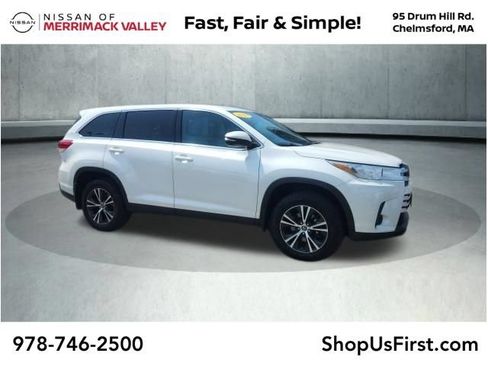 Used 2019 Toyota Highlander LE AWD/4WD image 1