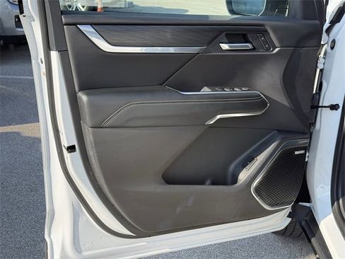 Used 2025 GMC Acadia Elevation image 33