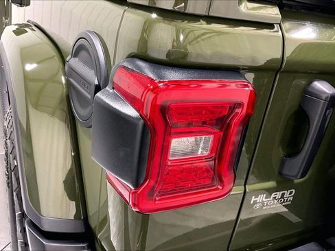 Used 2021 Jeep Wrangler Unlimited Sahara AWD/4WD image 29