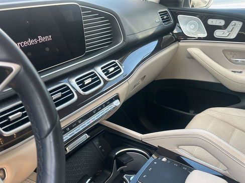 Used 2025 Mercedes-Benz GLS 450 4MATIC image 7