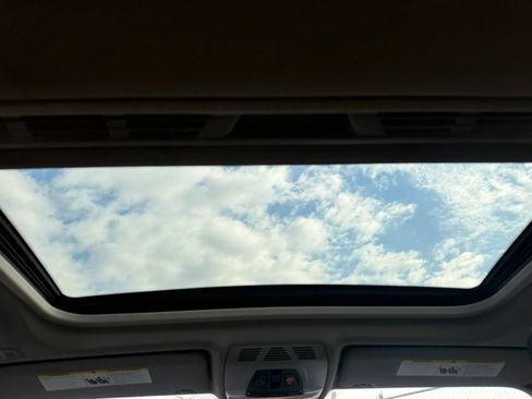 Used 2018 BMW 320i xDrive Sedan w/ Convenience Package image 30