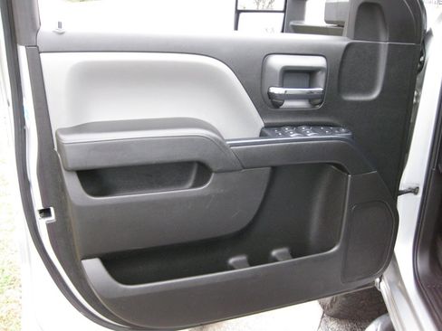 Used 2019 Chevrolet Silverado 1500 Custom w/ Custom Convenience Package image 13