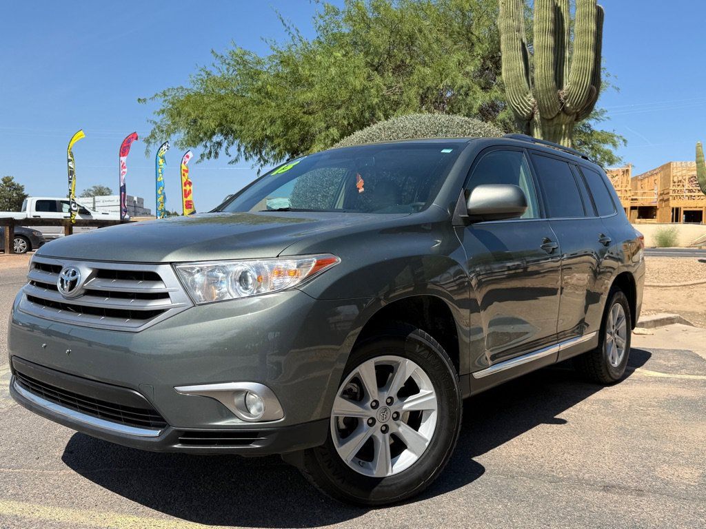 Used 2013 Toyota Highlander SE AWD/4WD image 1