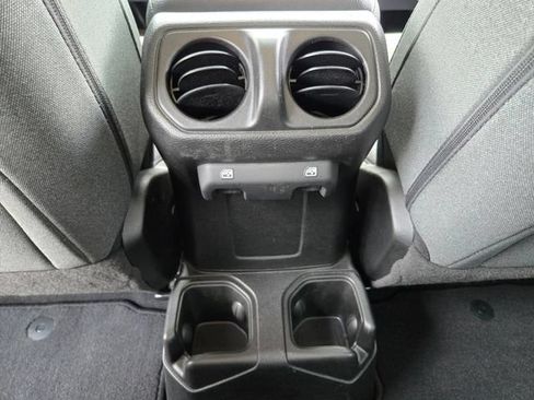 Used 2025 Jeep Wrangler Unlimited Sport AWD/4WD image 15