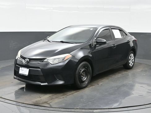 Used 2015 Toyota Corolla LE FWD image 2