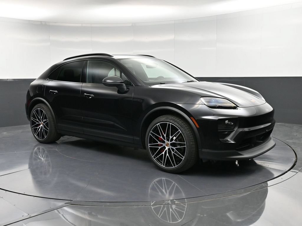 Certified 2025 Porsche Macan 4S Electric AWD/4WD image 10