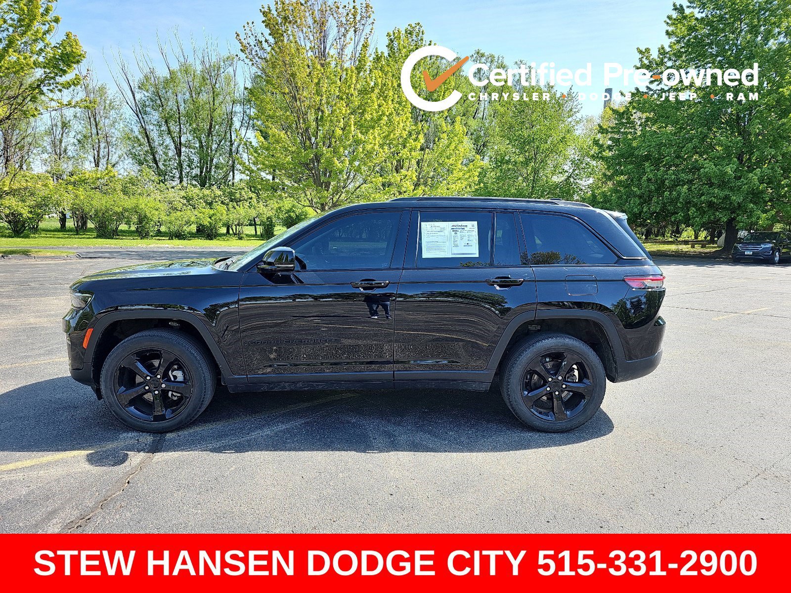 Used 2023 Jeep Grand Cherokee Limited w/ Black Appearance Package AWD/4WD image 1