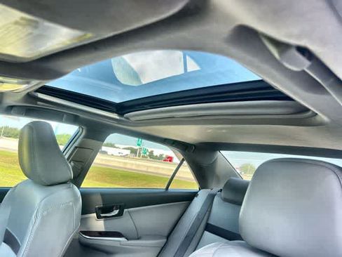Used 2012 Toyota Camry XLE w/ Leather Pkg FWD image 32