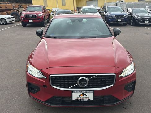 Used 2019 Volvo S60 T5 R-Design FWD image 2