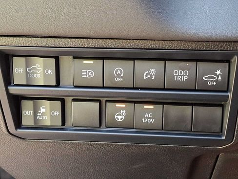 Used 2024 Toyota Tundra Platinum AWD/4WD image 24
