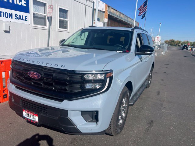 Used 2026 Ford Expedition Active AWD/4WD image 14