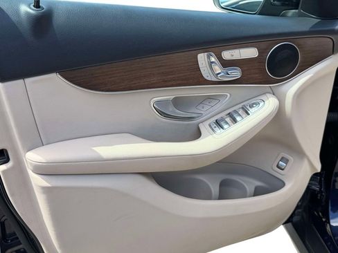 Used 2022 Mercedes-Benz GLC 300 4MATIC image 24
