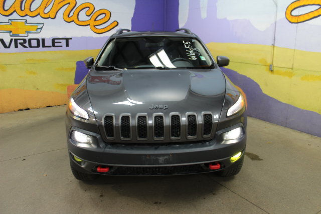 Used 2018 Jeep Cherokee Trailhawk w/ Comfort & Convenience Group AWD/4WD image 3