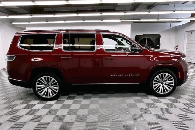 Used 2023 Jeep Grand Wagoneer Series III AWD/4WD image 15