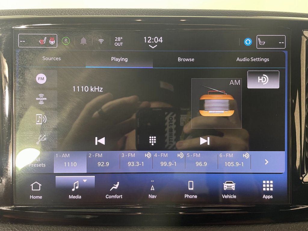 Used 2024 Chrysler Pacifica Limited w/ S Appearance Package FWD image 19