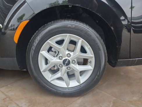 Certified 2025 Kia Soul LX image 27