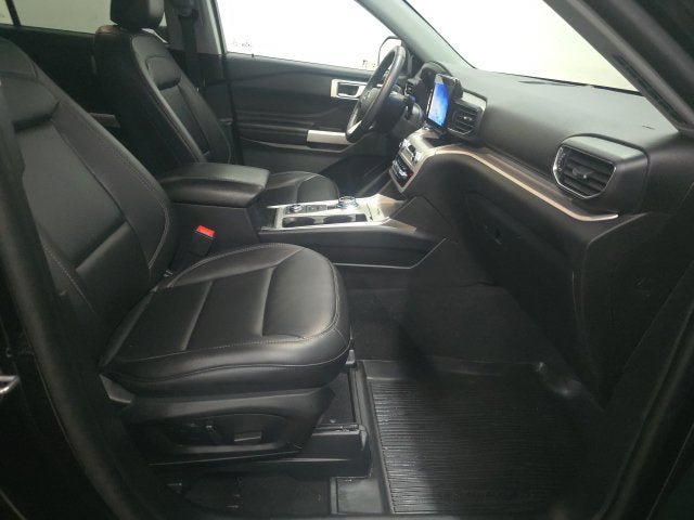 Used 2024 Ford Explorer XLT w/ Equipment Group 202A AWD/4WD image 3