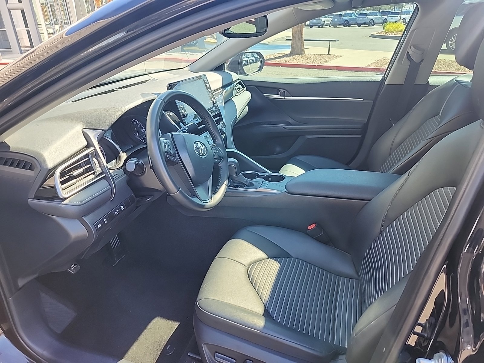 Used 2023 Toyota Camry SE w/ Audio Upgrade Package FWD image 10
