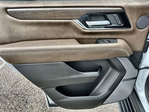New 2026 GMC Yukon Denali Ultimate w/ LPO, Floor Liner Package AWD/4WD image 15
