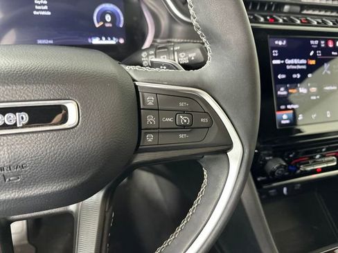 Used 2023 Jeep Grand Cherokee Altitude image 17