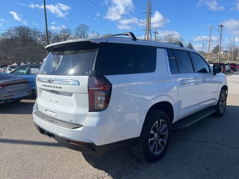 Used 2022 Chevrolet Suburban LT image 3