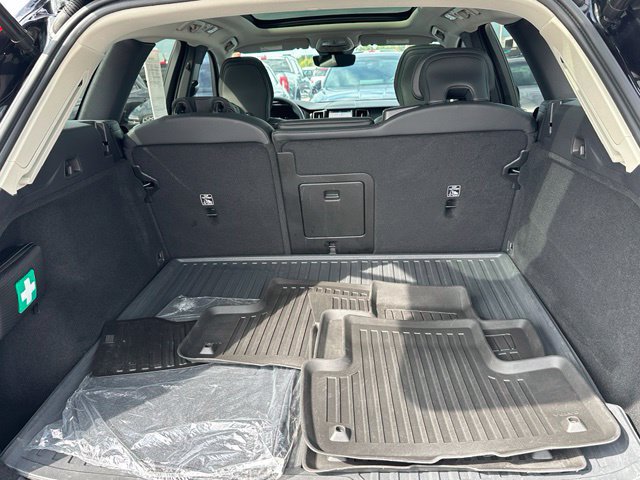 Used 2024 Volvo XC60 B5 Plus w/ Protection Package Premier AWD/4WD image 12