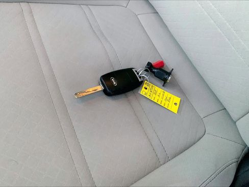 Used 2019 Kia Sorento LX image 13