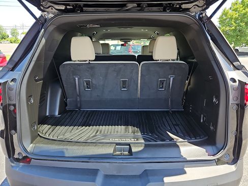 Used 2023 Chevrolet Traverse LS FWD image 29