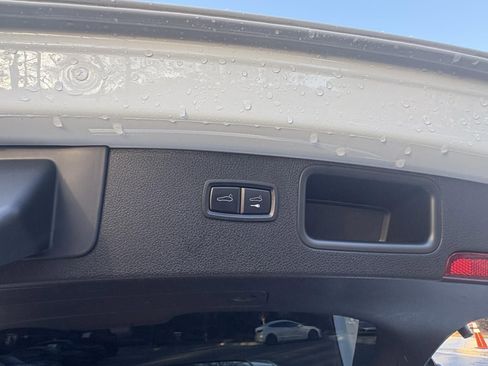 Used 2018 Porsche Macan image 12