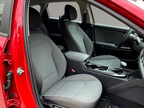 Certified 2025 Kia K4 FWD image 24