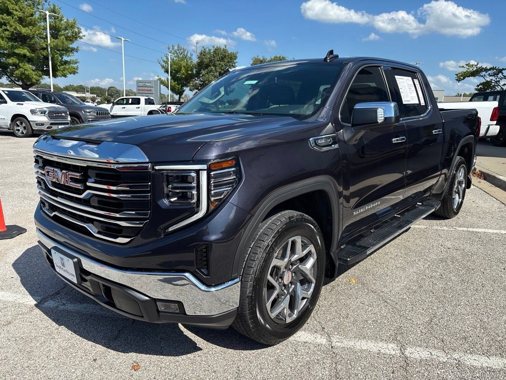 Used 2024 GMC Sierra 1500 SLT w/ X31 Off-Road Package AWD/4WD image 4