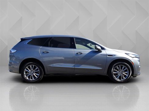 Used 2023 Buick Enclave Avenir image 6