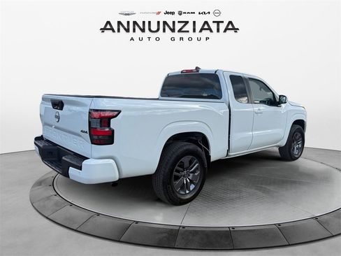 Certified 2025 Nissan Frontier SV image 5