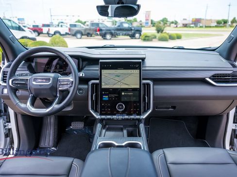Used 2026 GMC Acadia Elevation w/ Elevation Premium Package AWD/4WD image 13