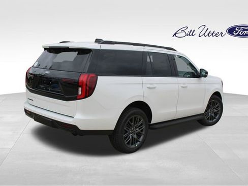 New 2026 Ford Expedition Platinum image 3