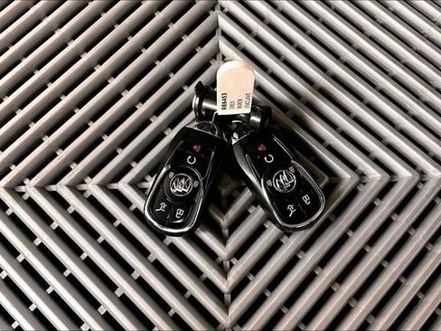 Used 2023 Buick Enclave Essence image 10