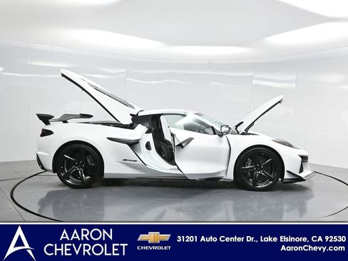 New 2025 Chevrolet Corvette Z06 w/ Z07 Performance Package RWD image 3