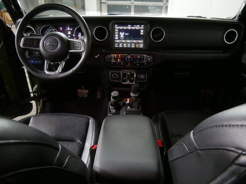 Used 2023 Jeep Wrangler Unlimited Sahara w/ Cold Weather Group AWD/4WD image 21